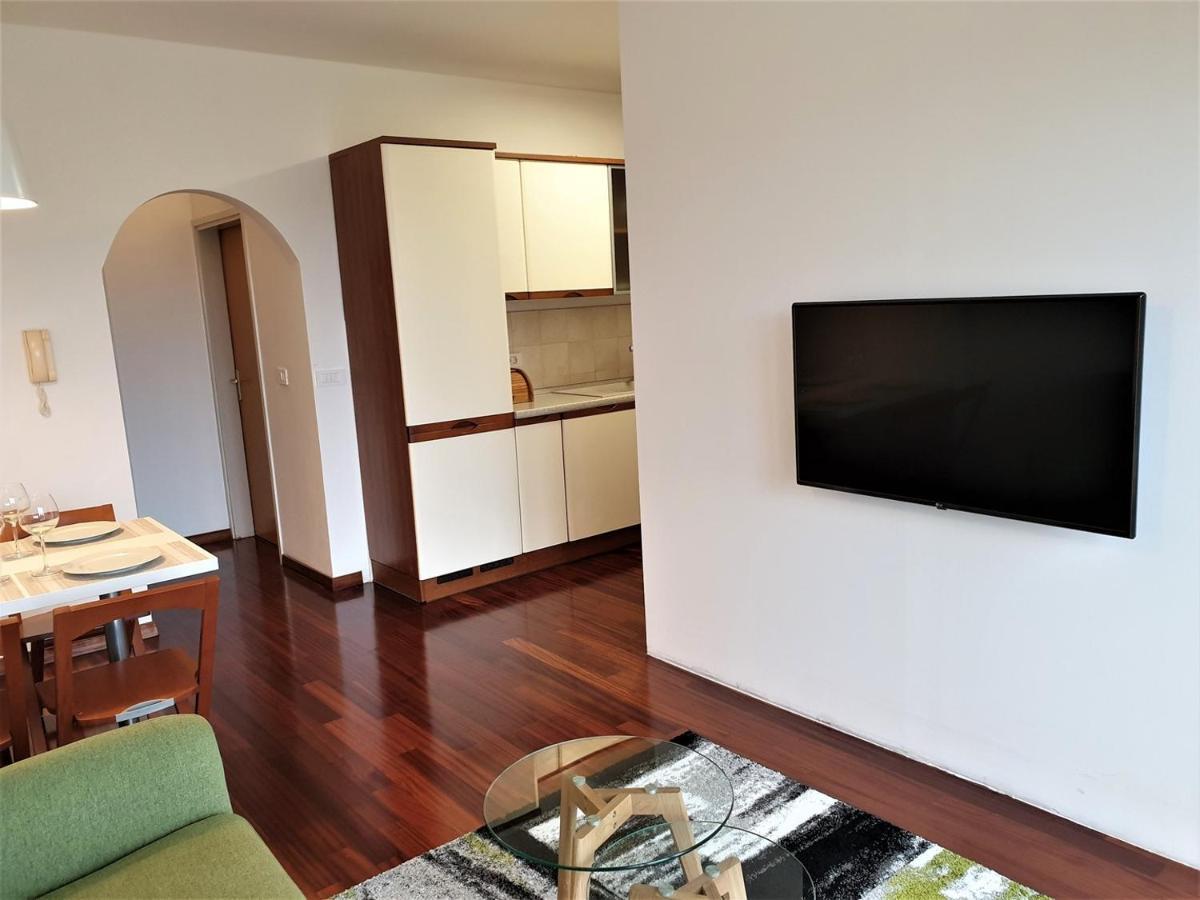 Apartments Aurora Near Beach Медулин Екстер'єр фото